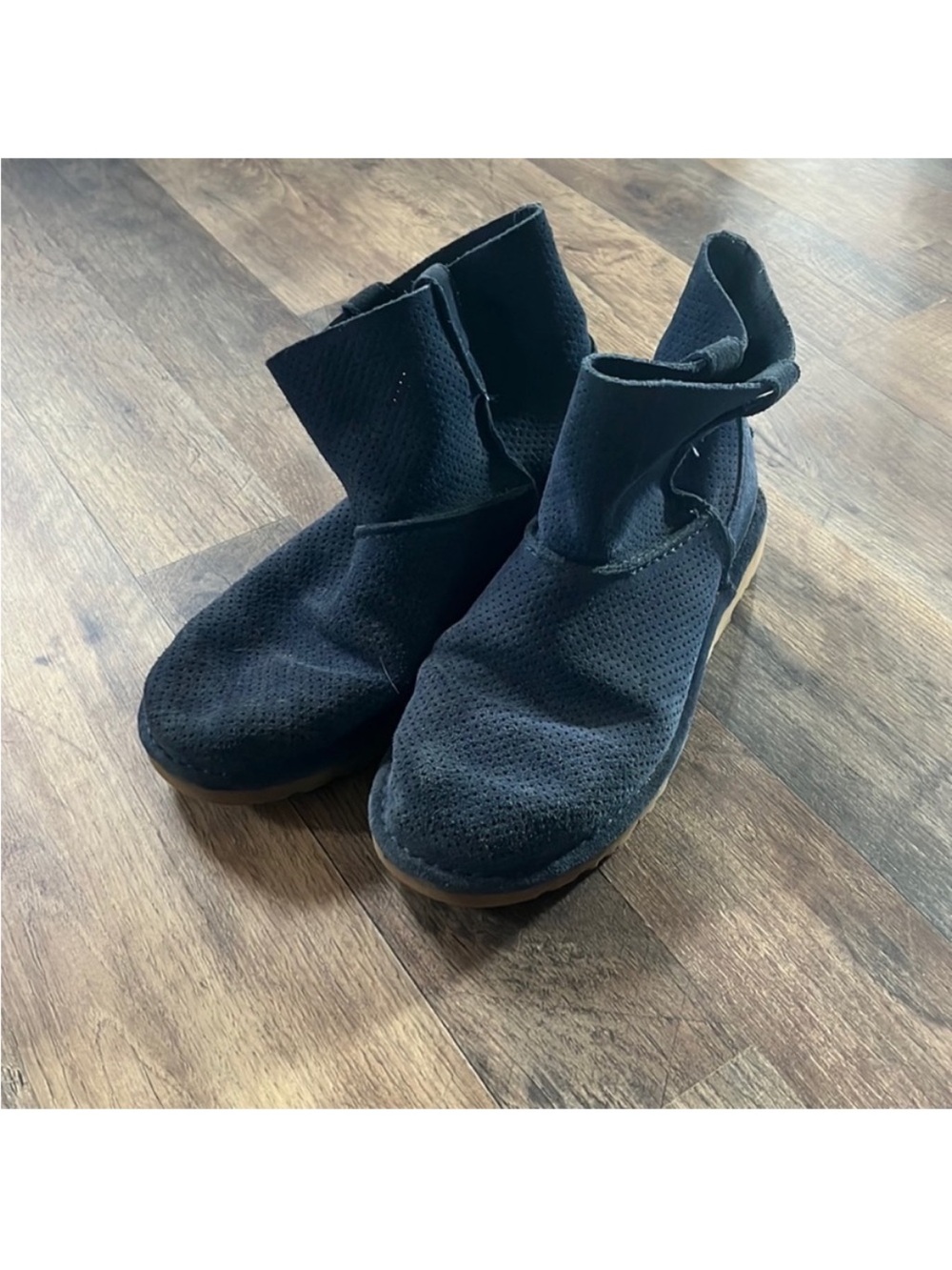 UGG Perforated Suede Fold Over Ankle Boots Navy Blue Women’s Size 7 Boho - Picture 2 of 6